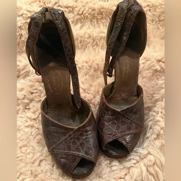 VTG 1940s or 50s Alligator Pumps Brown Leather Women